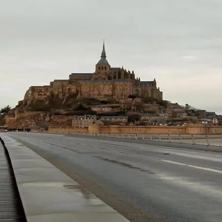 Cozy In Ponchel With Pond بيت للعطل *