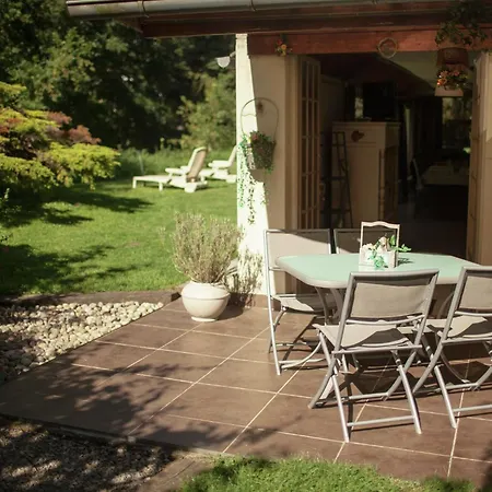 Cozy In Ponchel With Pond *