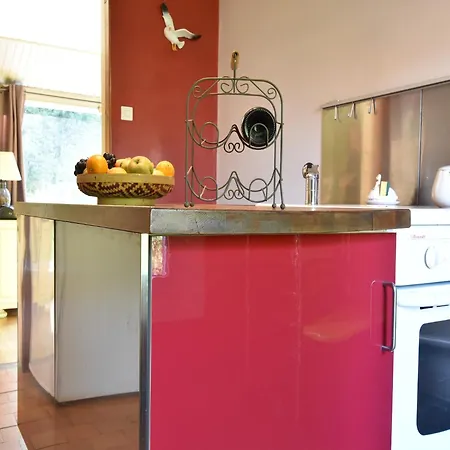 Cozy In Ponchel With Pond בית נופש *