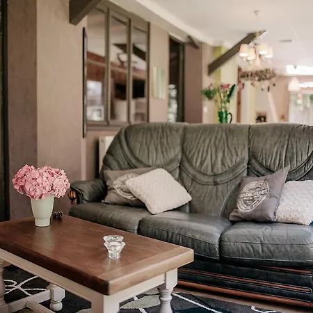 Cozy In Ponchel With Pond Le Ponchel