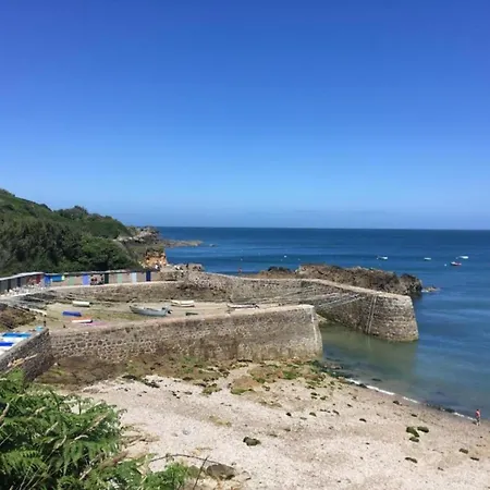 Cozy In Ponchel With Pond بيت للعطل Le Ponchel